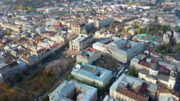 利沃夫老市中心的利沃夫歌剧和芭蕾舞剧的空中风景。 乌克兰、欧洲 — 图库视频影像