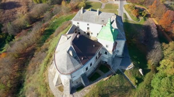 Vista aérea del Castillo Embrujado de Olesko, Ucrania — Vídeo de stock