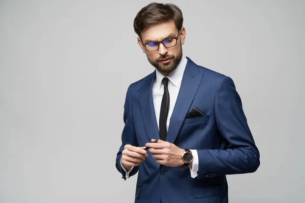 Studuo tiro de pensamiento resolver problema hombre de negocios usando traje celebración de pluma —  Fotos de Stock