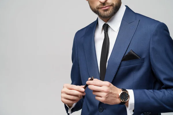 Närbild foto av ung affärsman bär kostym innehav penna — Stockfoto