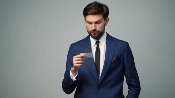 Completo hd vídeo de joven guapo elegante hombre de negocios - 4x cámara lenta — Vídeo de stock