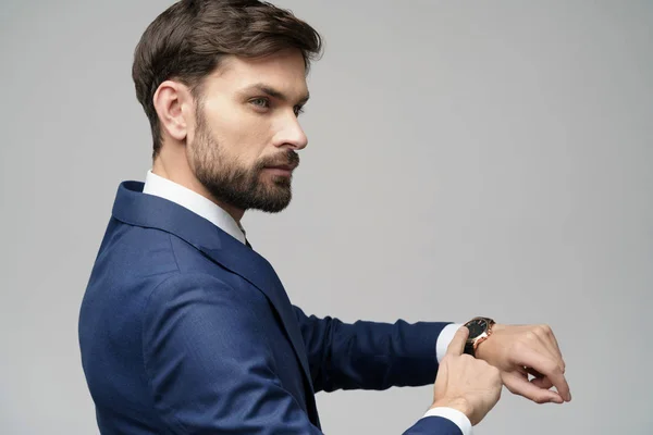 Studuo shot of thinking businessman wearing suit — Stock Photo, Image