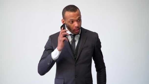 Professional african-american business man talking on mobile phone — Stock Video