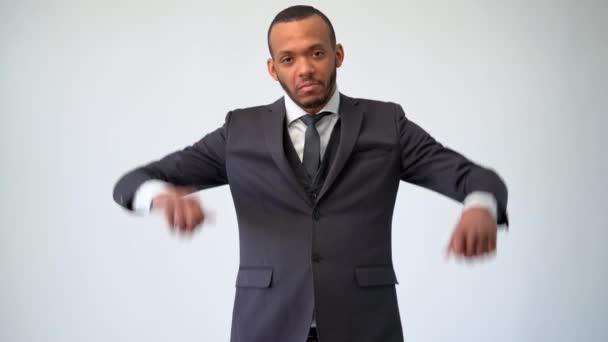Professionele Afrikaans-Amerikaanse zakenman - tonen grote duim omhoog — Stockvideo