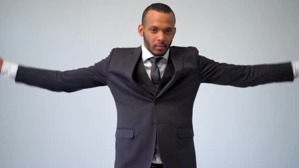 Professionista afro-americano uomo d'affari - mostrando grande pollice verso il basso antipatia — Video Stock