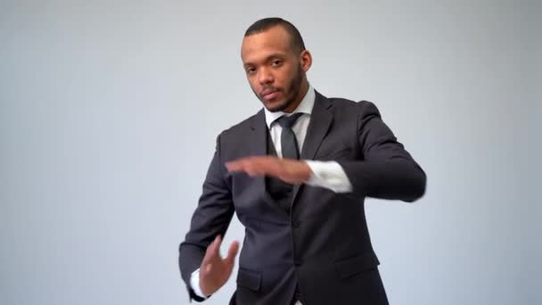 Profesionální africko-americký obchodník - zobrazení stop time out znamení — Stock video