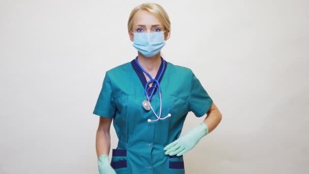 Medical doctor nurse woman wearing protective mask and latex gloves - welcomes with open hands — Stock Video