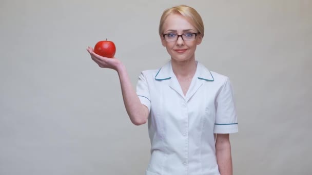 Nutritionist doctor healthy lifestyle concept - holding organic red apple — Stock Video