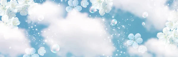 Incredibili Fiori Ciliegio Bianco Bolle Sapone Contro Cielo Nuvole Bandiera — Foto Stock
