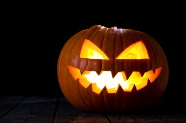 Karanlıkta Cadılar Bayramı Balkabağı