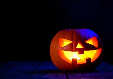 Karanlıkta Cadılar Bayramı Balkabağı