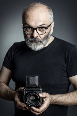 fotoğrafçı ile fotoğraf makinesi