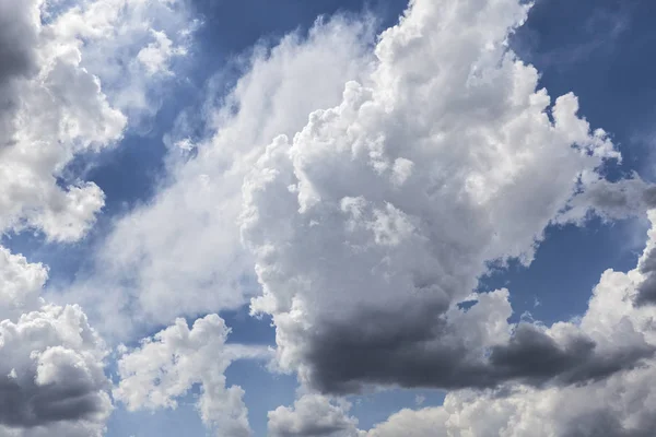 Облако и небо — стоковое фото