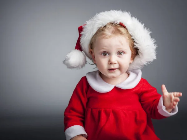 Criança com panos de santa — Fotografia de Stock