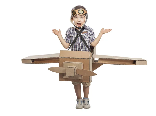 Enfant avec avion en carton — Photo