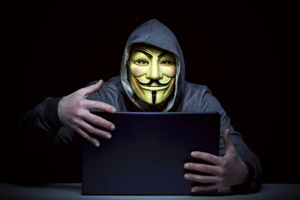 Hacker en pc — Stockfoto