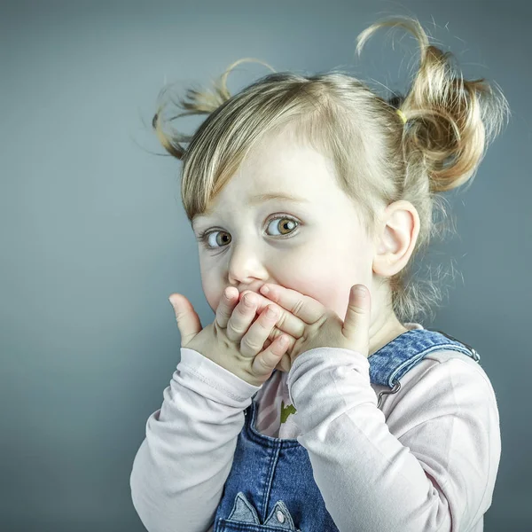 Portrait of surprised child — Stock Photo, Image