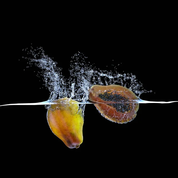 Fruto Mamão Que Cai Água Cria Salpicos Fundo Preto Ninguém — Fotografia de Stock