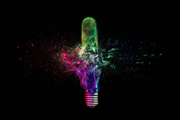 工業用電球や色のついた光や暗い背景の本当の爆発の高速画像 強さと脆弱性の概念です 創造性と感情は — ストック写真