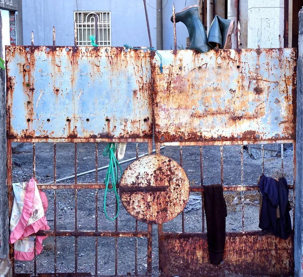 Vecchia porta di ferro Natura morta — Foto Stock