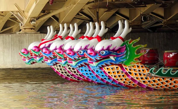 Traditional Dragon Boats in Taiwan — Stock Photo, Image