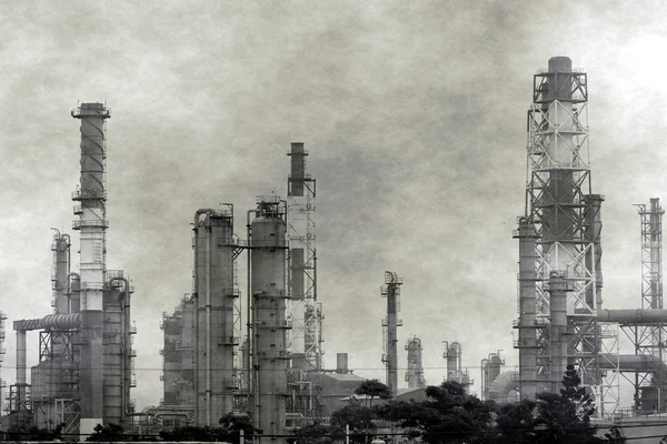 Stor petrokemiska anläggning med Smog — Stockfoto