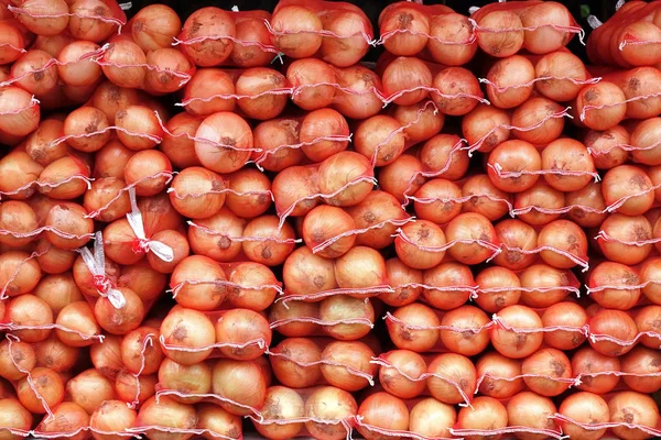 Säcke mit Zwiebeln — Stockfoto