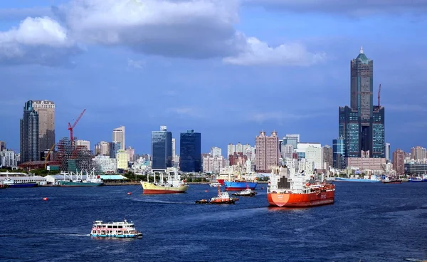 Porto di Kaohsiung con molte navi — Foto Stock