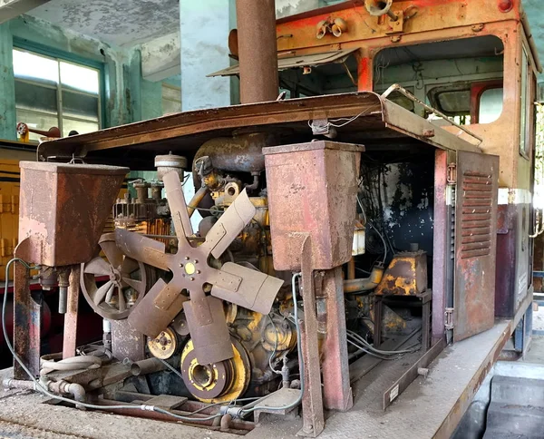 Vintage dizel tren kalıntıları Rusty