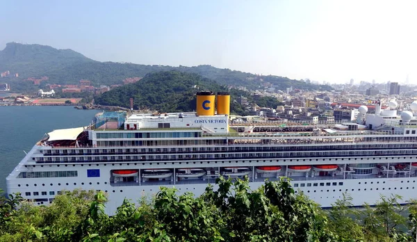 Büyük yolcu gemisi Kaohsiung bağlantı noktası girer