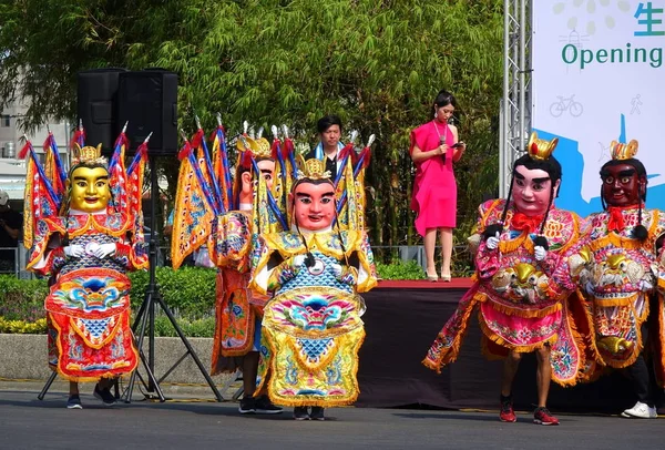 Danseurs traditionnels du temple de Taiwan — Photo