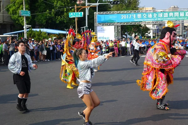 Danse moderne et traditionnelle — Photo