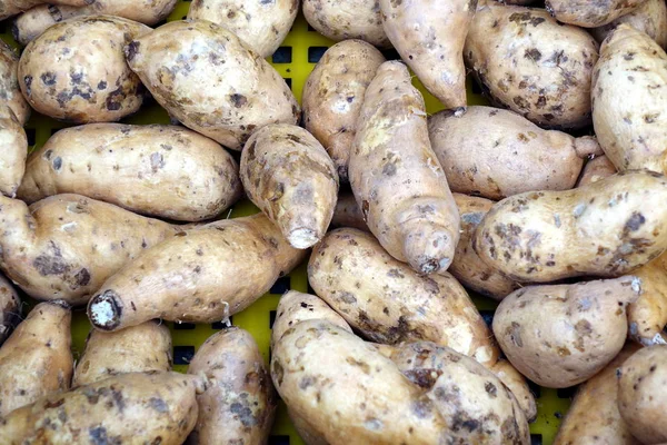 Süßkartoffeln auf dem Markt — Stockfoto
