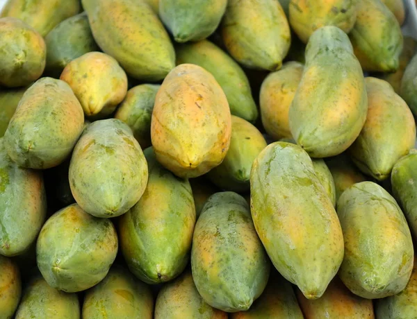 Papaia fresca in vendita — Foto Stock