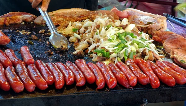 Street Vendor Cooks Meat — Stock Photo, Image