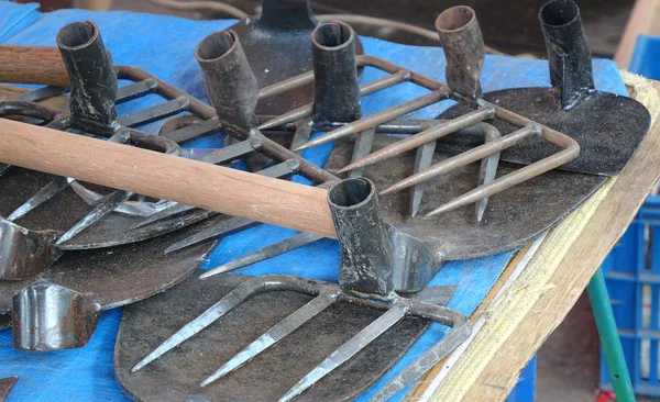 Продаж сільськогосподарських інструментів ручної роботи — стокове фото