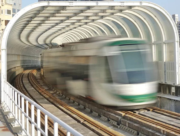 Un treno ferroviario leggero — Foto Stock