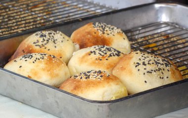 Taze pişmiş ekmek.