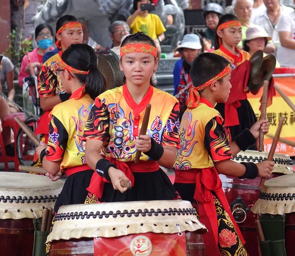 Kaohsiung Taiwan Maj 2019 Slagverkargrupp Högstadiet Uppträder Qing Yun Templet — Stockfoto