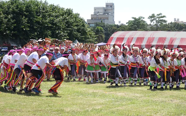 Kaohsiung Taiwan September 2018 Членів Корінного Племені Амісів Традиційних Костюмах — стокове фото