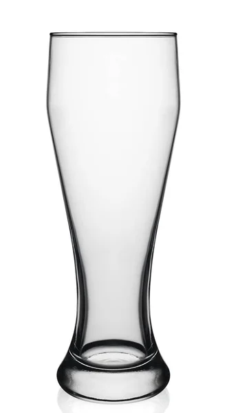 白で隔離される空ビール ガラス — ストック写真