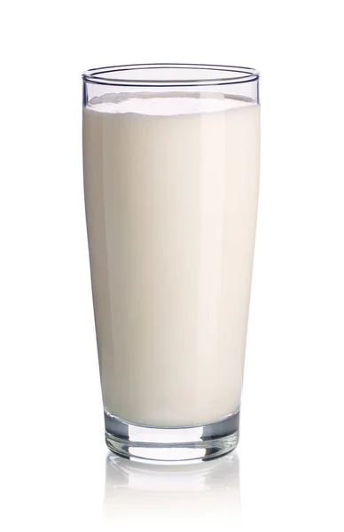 白に隔離された牛乳のガラスは — ストック写真