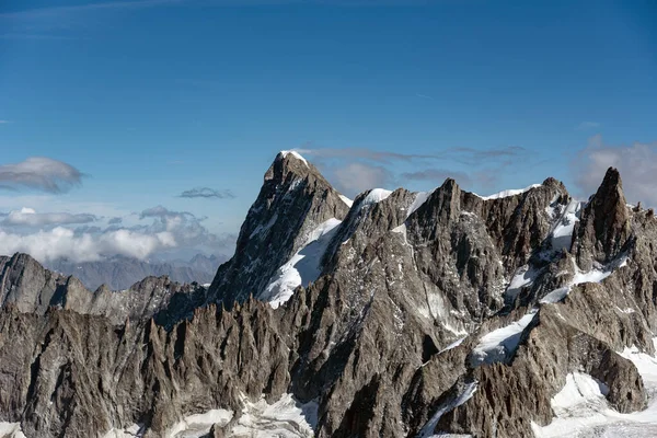 Alpok csúcsok, kilátás Aiguille du Midi. — Stock Fotó