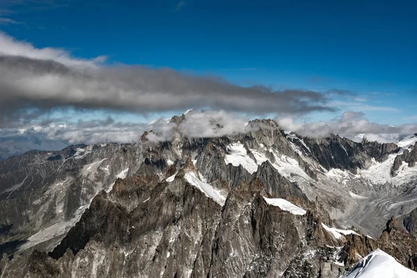 法国阿尔卑斯省勃朗峰周围的冰雪. — 图库照片