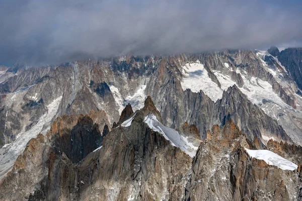 Szczyty Alp, widok z Aiguille du Midi. — Zdjęcie stockowe