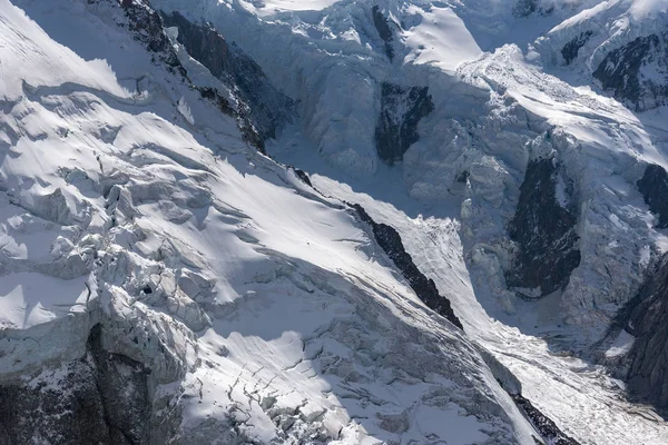 Hielo y nieve en los alrededores del Mont Blanc en los Alpes, Francia . — Foto de Stock