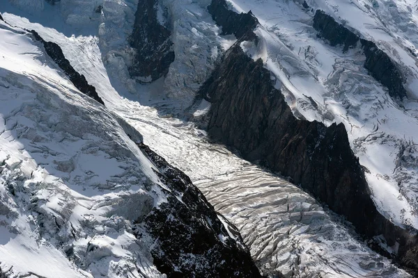 Hielo y nieve en los alrededores del Mont Blanc en los Alpes, Francia . — Foto de Stock