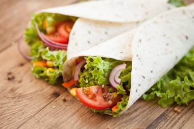 ahşap zemin üzerinde taze tamamladı