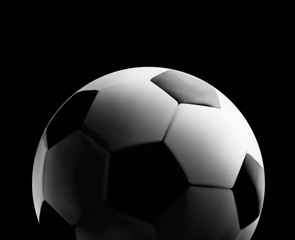 Футбольний або футбольний м'яч підсвічування на чорному тлі. Векторна крупним планом ілюстрація — стоковий вектор