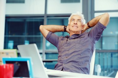 ofis yakışıklı işadamı